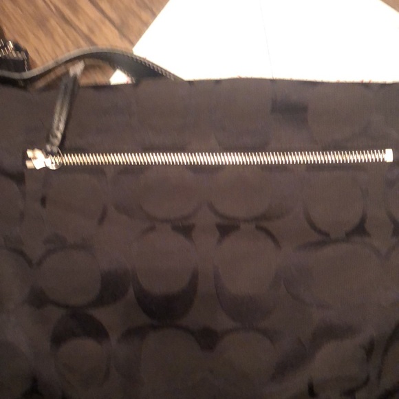 Authentic Coach Signature Duffle Hobo in black - Picture 7 of 13